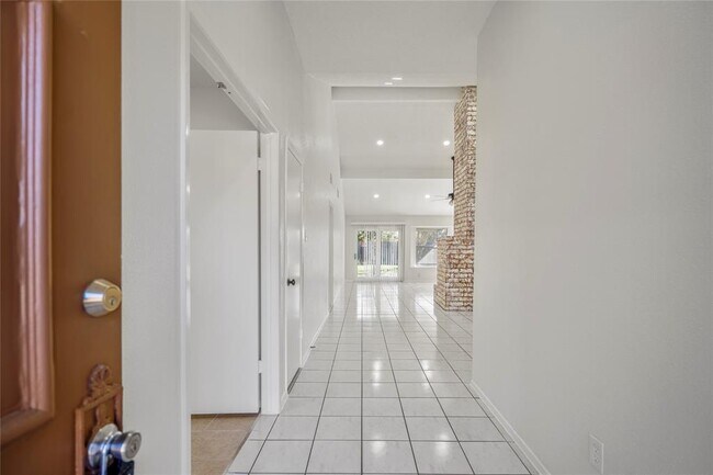 Foto del edificio - 11030 Hidden Bend Dr