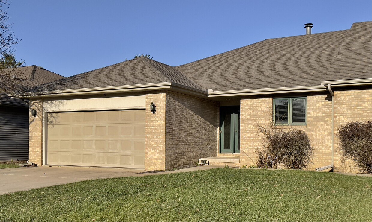 Primary Photo - 2708 Findley Dr
