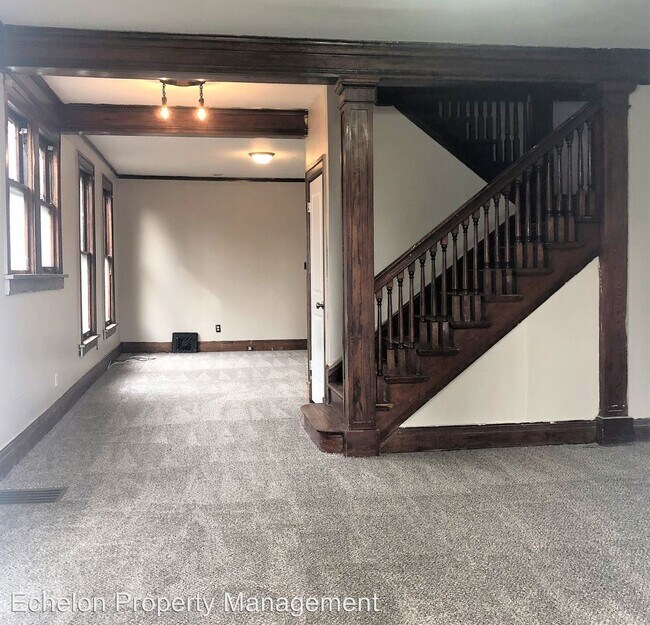 Building Photo - 300-302 Miami St