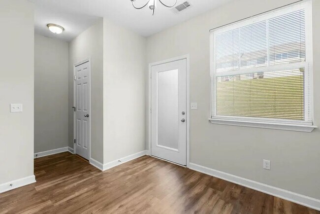 Foto del edificio - 1382 Rural Hill Rd