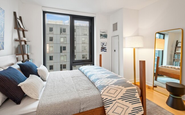 Foto del edificio - TRUE 3 CORNER UNIT W/D IN UNIT A MUST SEE