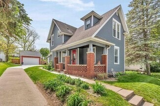 House with garage, garage has electric car hookup - 1941 Echo St