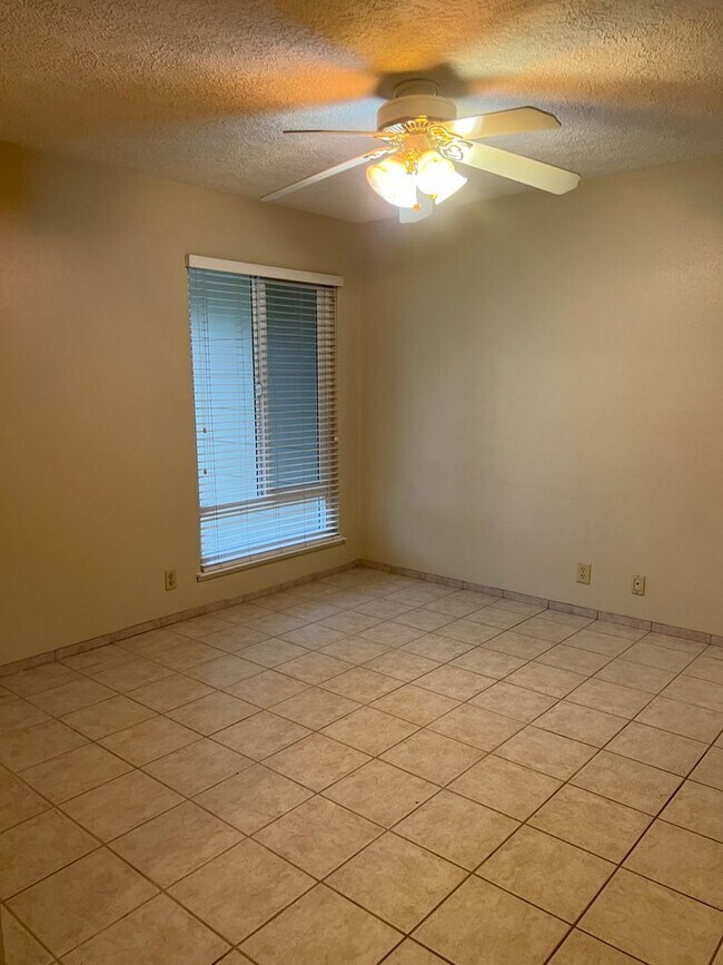 Foto del edificio - 948 Northwood Dr