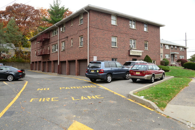 Building Photo - 1553 Lemoine Ave