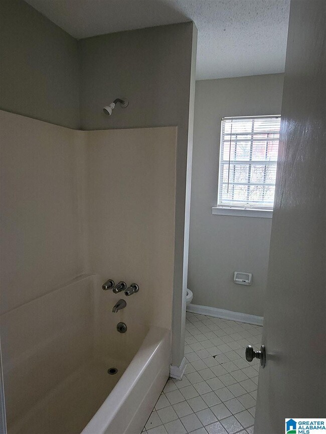 Building Photo - 913 Cotton Ave SW