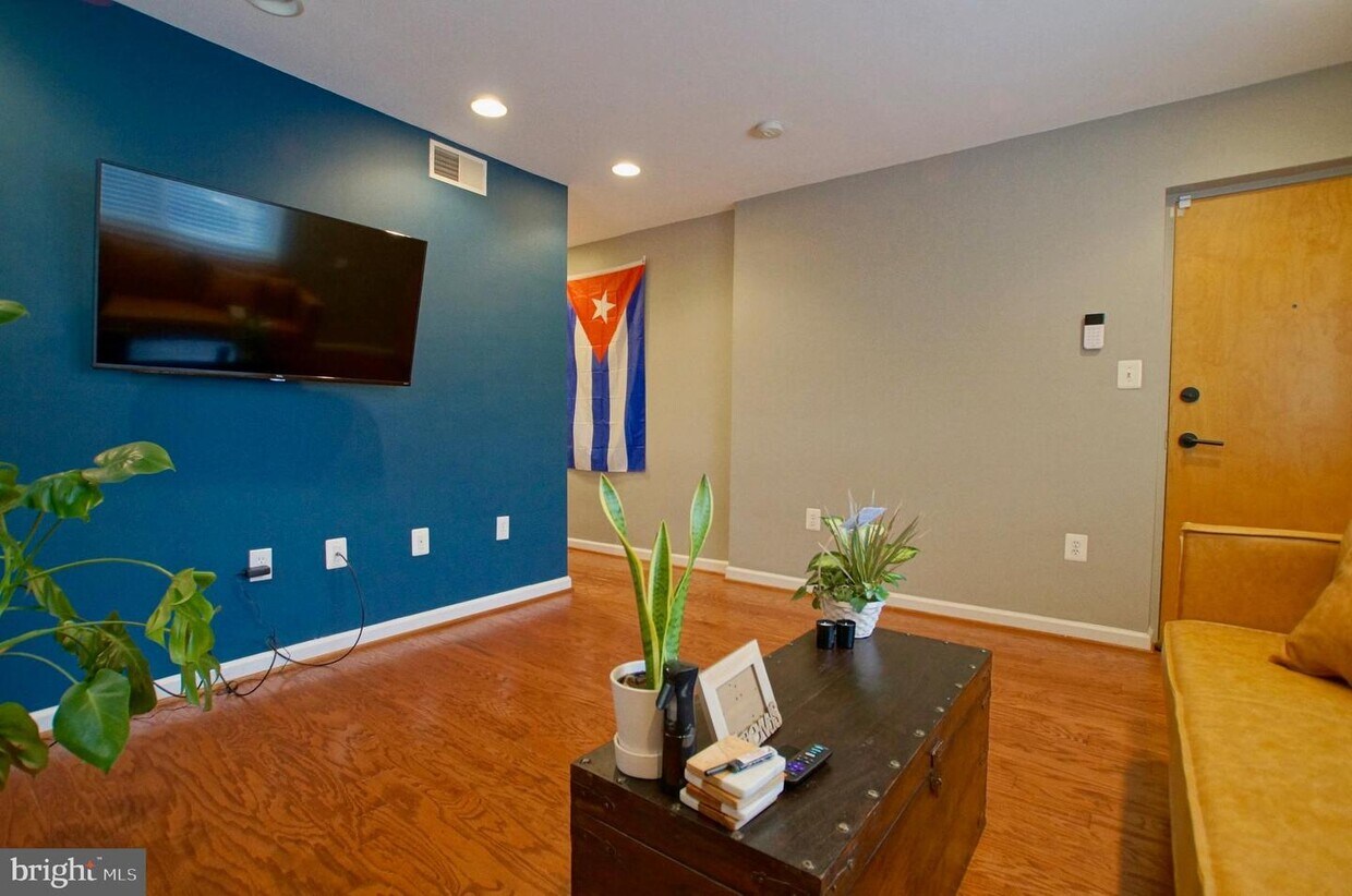 Foto principal - 2504 22nd St NE