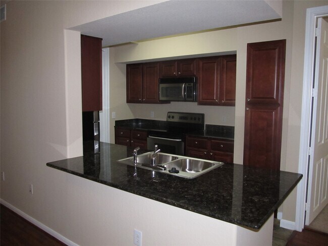 Building Photo - 7575 Kirby Dr