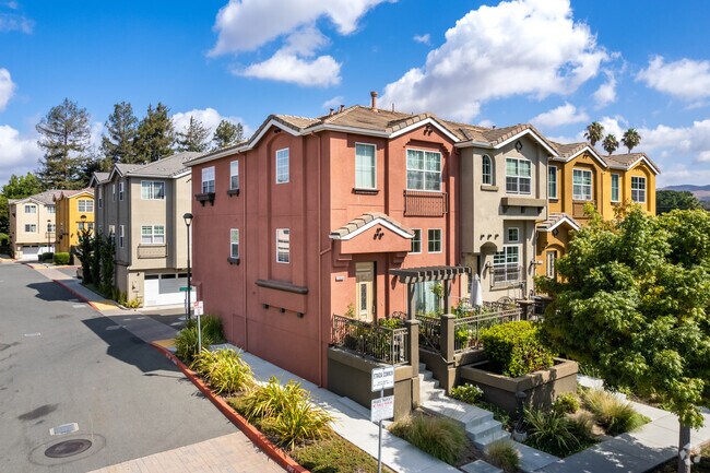 Foto del edificio - Lunare Townhomes