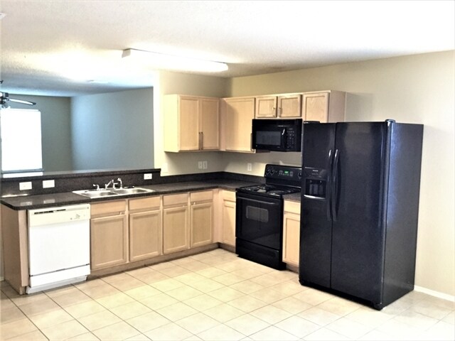 Building Photo - 1006 Bradford Ln
