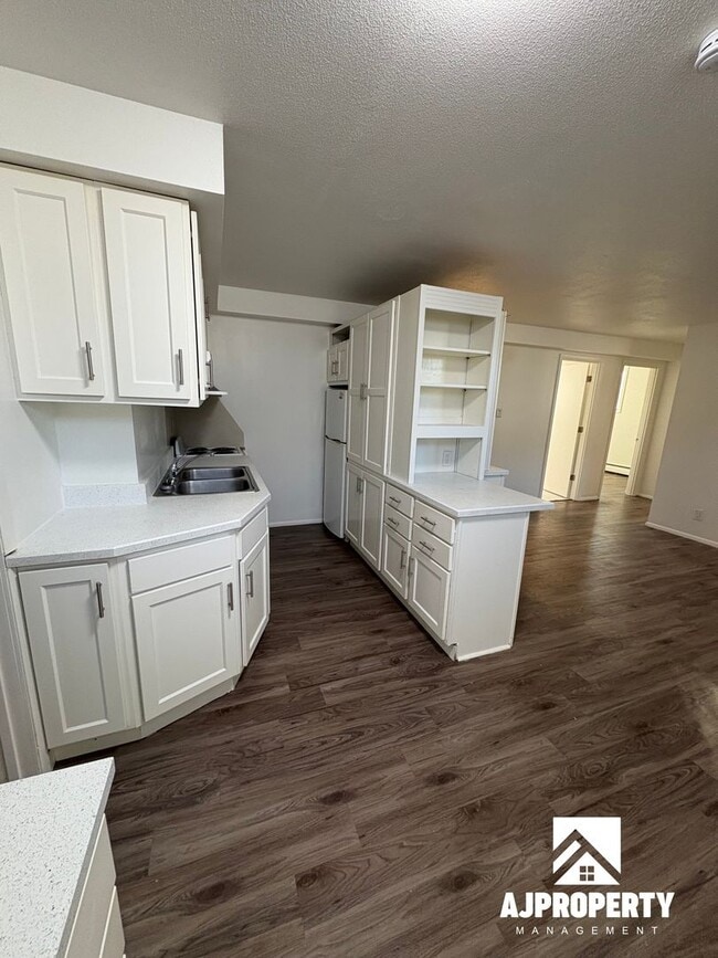 Building Photo - 3012 S Phillips Ave