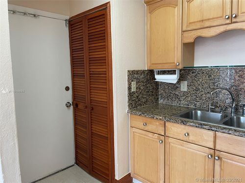Foto del edificio - 107 SW 18th Ct