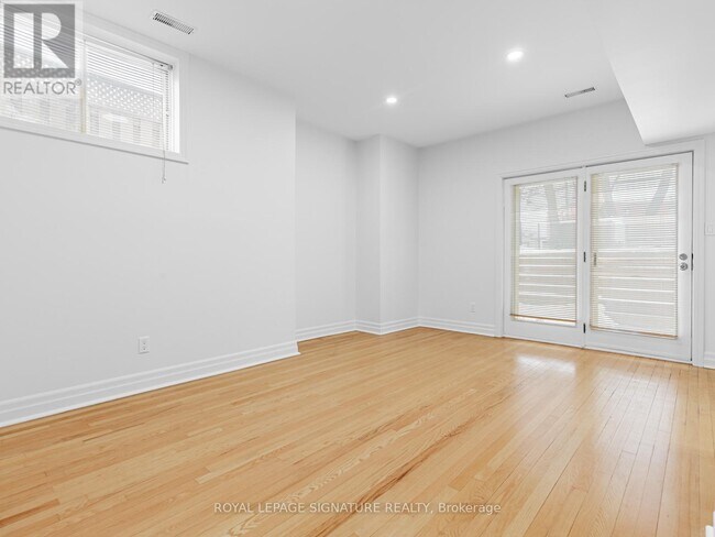 Photo du bâtiment - 44 Thatcher Ave