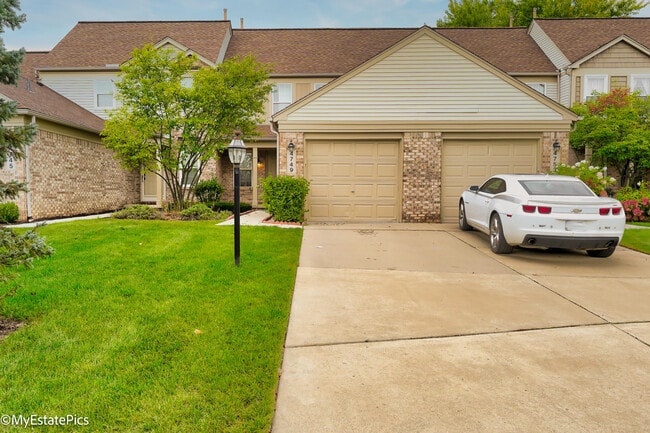 Building Photo - 4749 Grove Ct