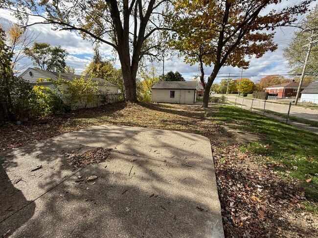 Foto del edificio - 22861 Rosalind Ave