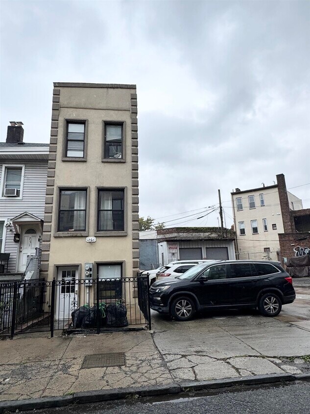 Primary Photo - 273 Fairmount Ave