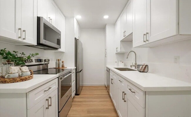 Building Photo - Welcome to this beautifully remodeled 1-be...