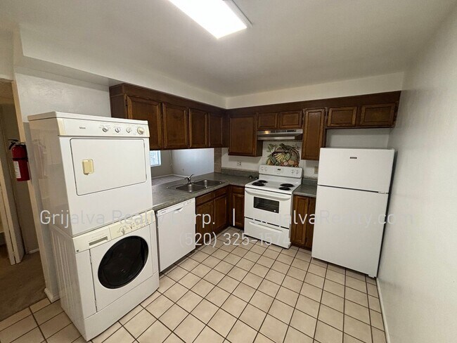 Foto del edificio - **MOVE-IN SPECIAL ** Spacious 2 Bedroom, 1...