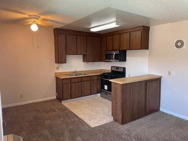 Kitchen - 8522 Glenoaks Blvd