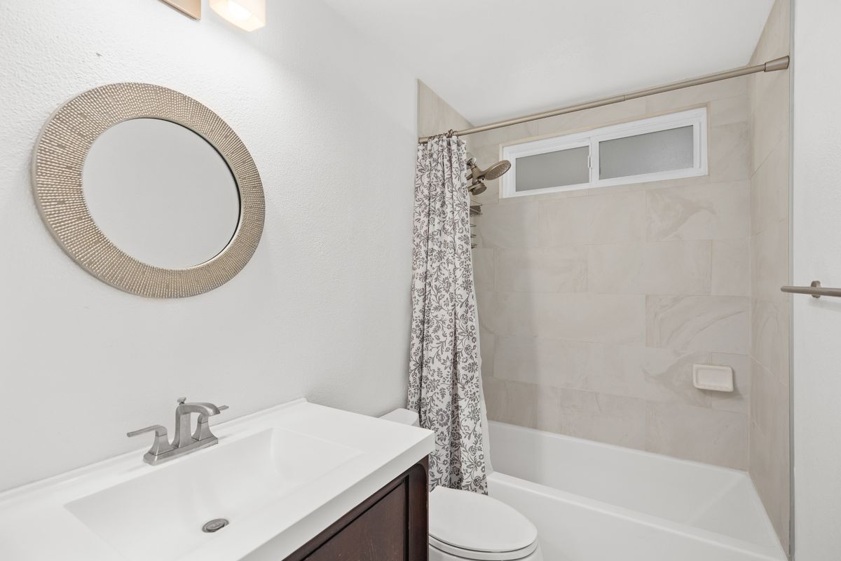 Building Photo - 25601 Paseo La Vista