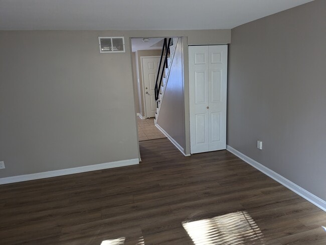 Building Photo - 1026 Fredonia Ct