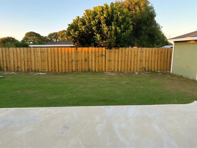 Foto del edificio - 4409 W Varn Ave