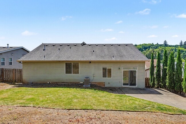 Building Photo - 3 bed, 2 bath home in West Salem's Brush College neighborhood