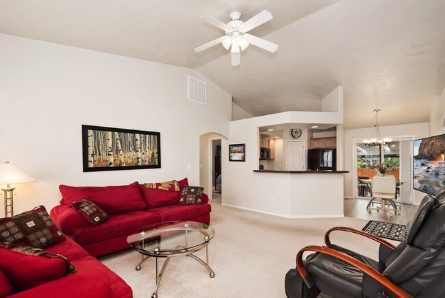 Foto del edificio - 1/2 OFF FIRST MONTHS RENT! Fantastic Home ...