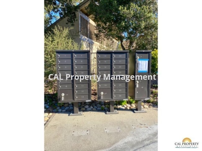 Building Photo - Stunning 2 bed/2 bath Condo Located in Mon...