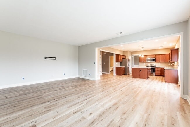 Building Photo - 4 Bedroom 2 Bath in Fisherville!