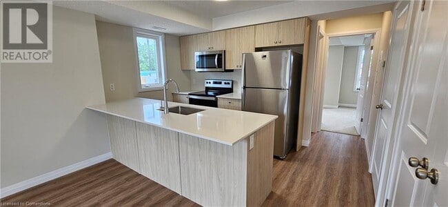 Building Photo - 410 Northfield Dr W