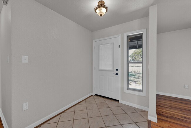 Building Photo - 403 Palo Duro Dr