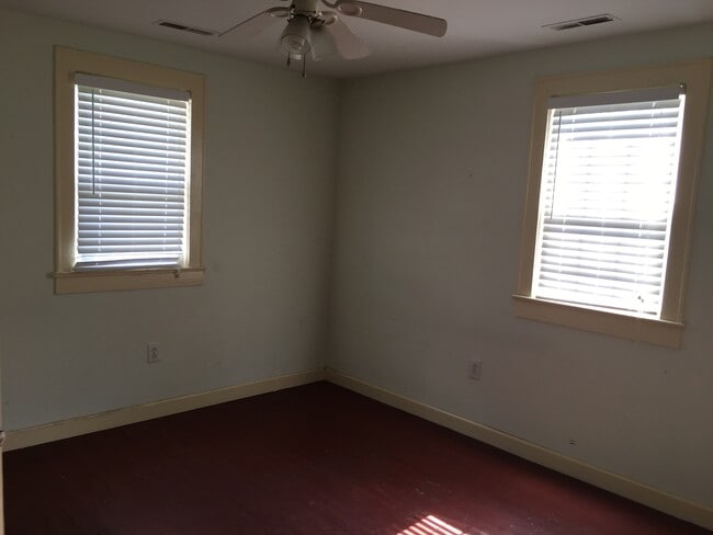Building Photo - 3723 Makana St