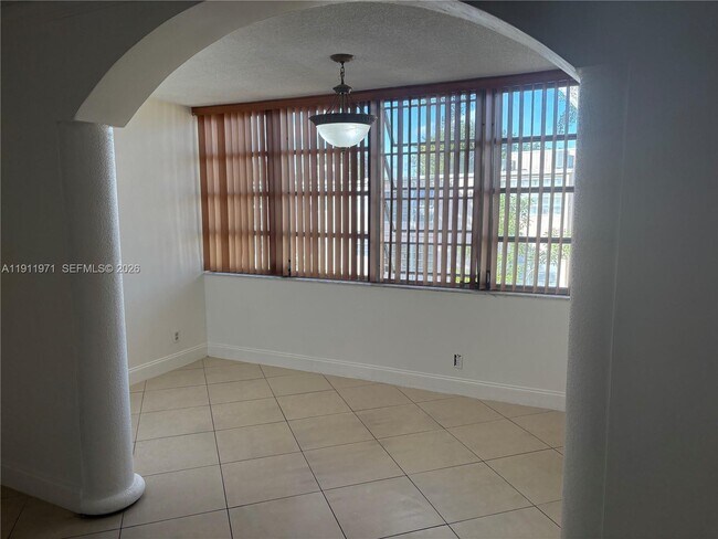 Building Photo - 1040 NW 80th Ave