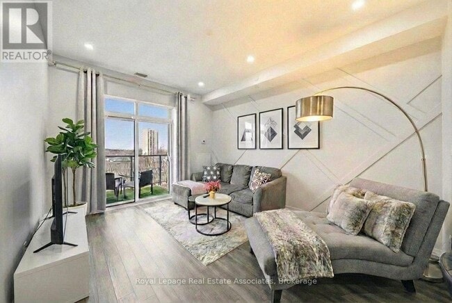 Building Photo - 125 Shoreview Pl