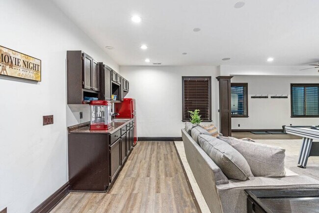 Building Photo - 3595 Jupiter Dr