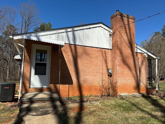 Building Photo - Garth Road House