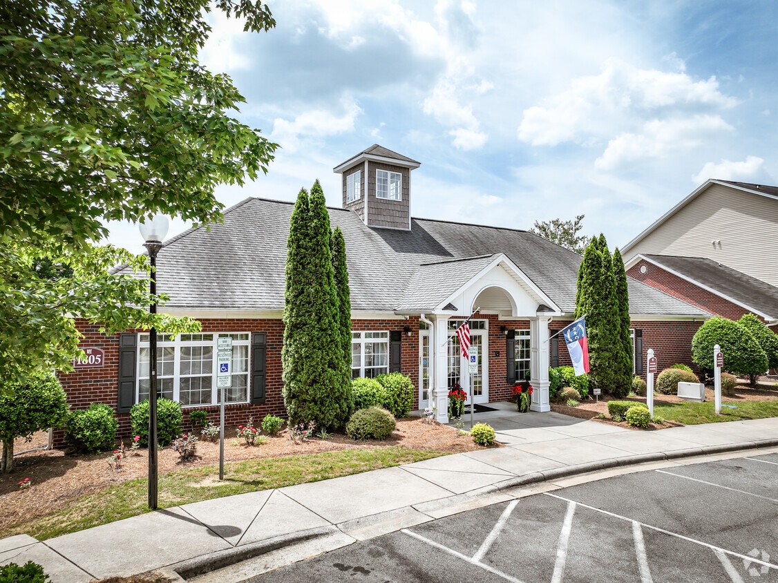 Primary Photo - Legacy Park Apartments