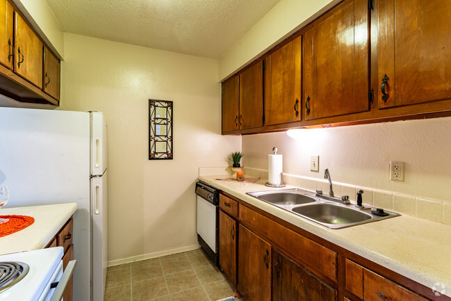 2BR / 1BA - 850 SF: Kitchen - South Glen Apartments