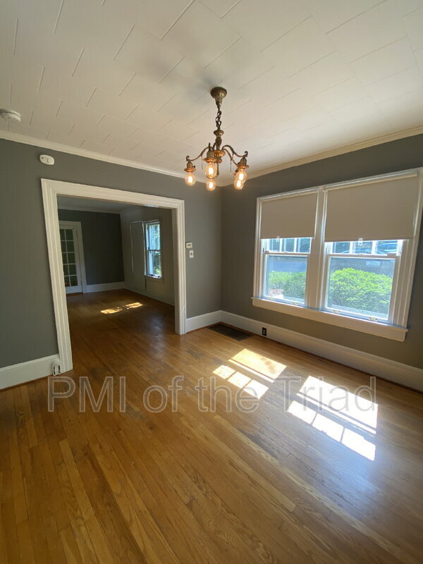 Building Photo - 419 S Sunset Dr