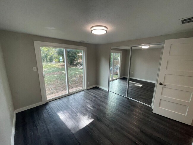 Foto del edificio - Charming South Georgetown Gem with Timeless Appeal