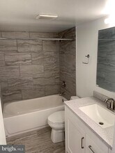 Building Photo - 1420 Locust St