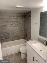 Building Photo - 1420 Locust St