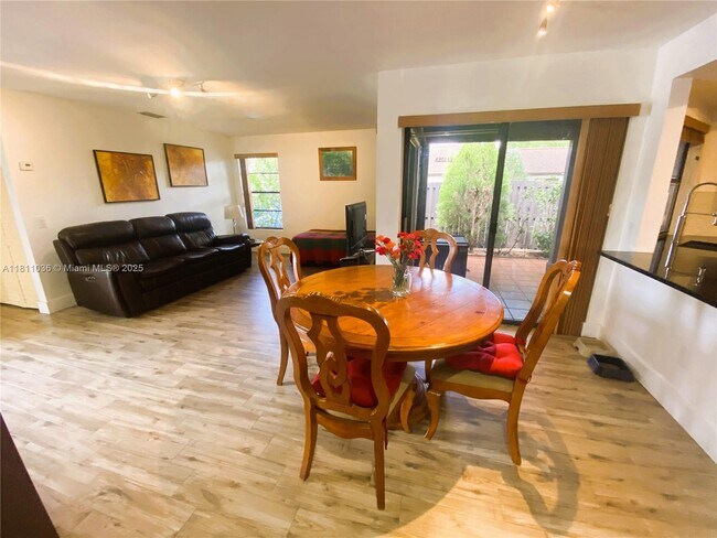 Foto del edificio - 4825 SW 152nd Ct