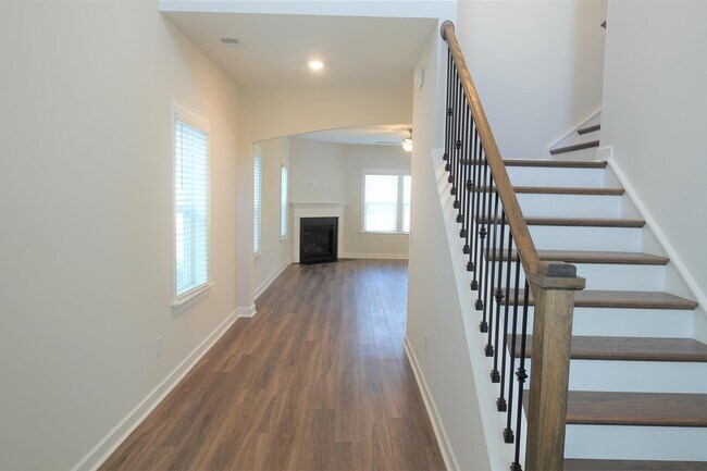Building Photo - 309 Yarrow Way