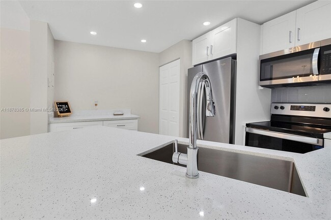 Building Photo - 7527 S Oriole Blvd