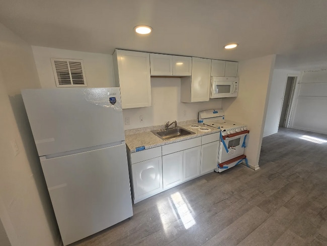 Building Photo - 22727 Rein Ave