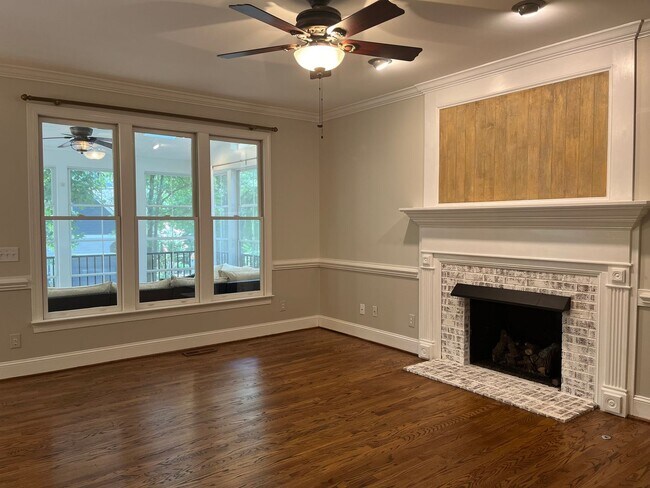 Building Photo - Elegant Residence In Golf Club Community,A...