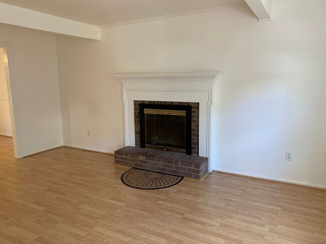 Foto del edificio - End Townhome In Oak Manor Community
