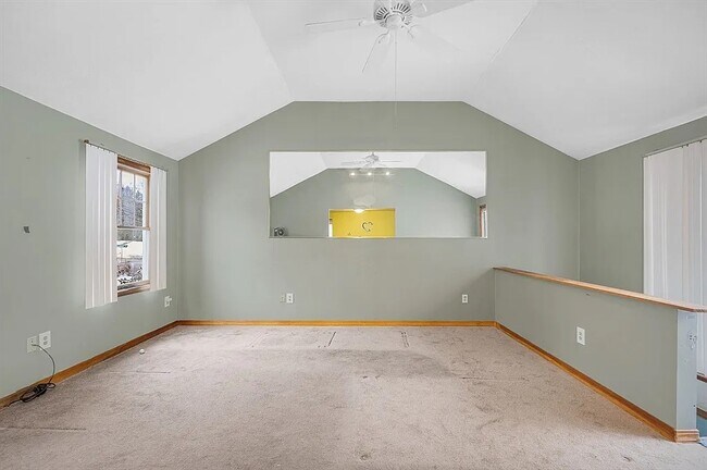 Foto del edificio - 126 Groton Rd