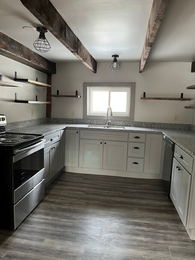 Foto del edificio - 2785 Hills Creek Rd